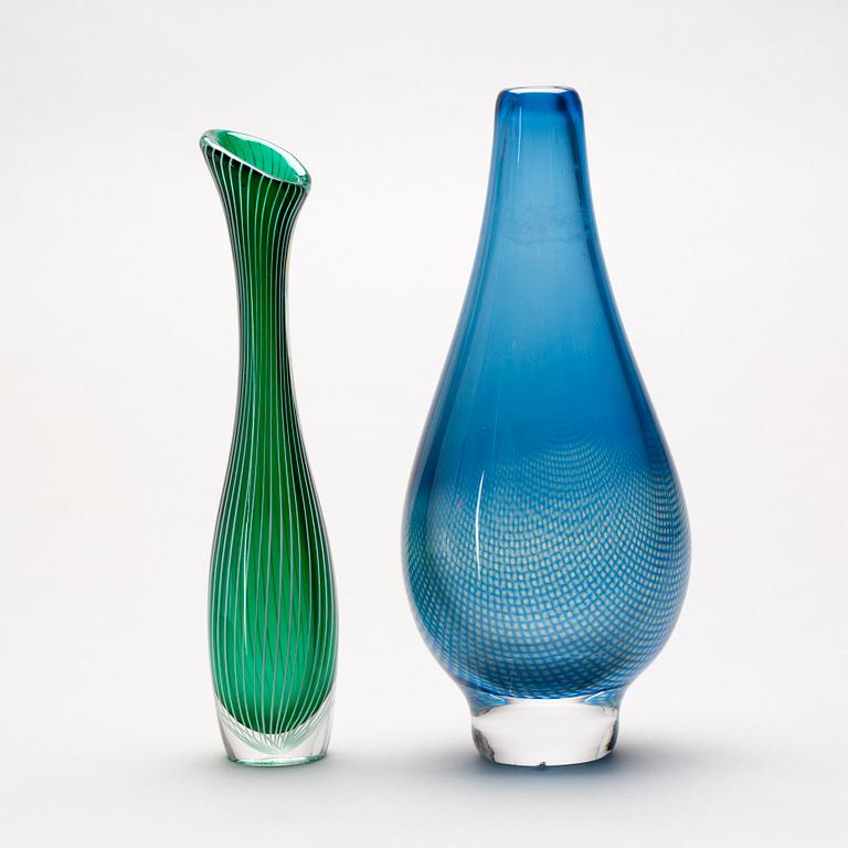 VASER, två st, glas, Vicke Lindstrand och Sven Palmqvist. 1900-tal.