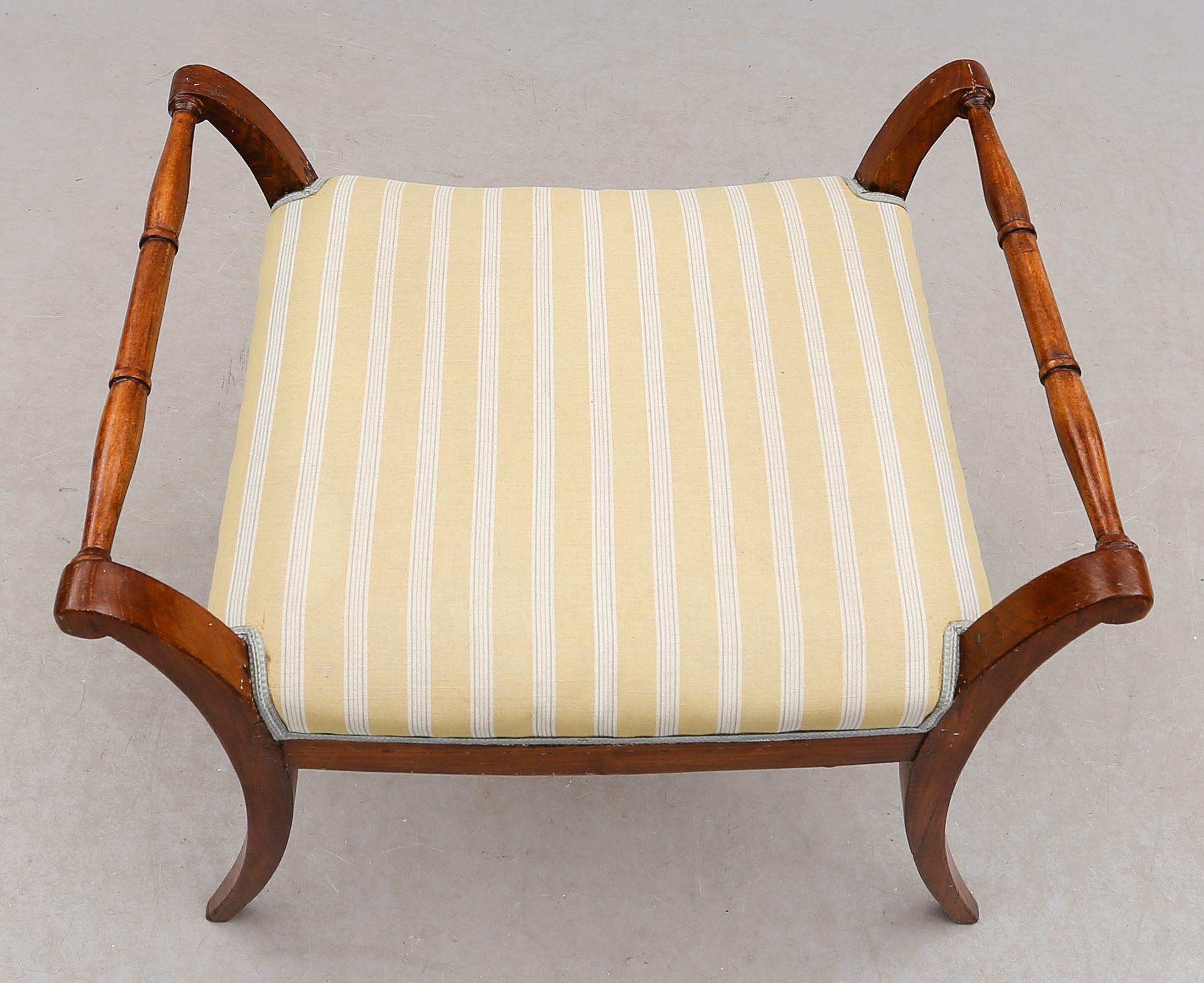 TABURETT, Karl Johan, 1800-talets mitt.