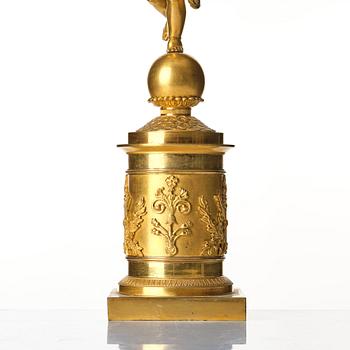 Kandelabrar, ett par, för fem ljus, Frankrike 1800-talets första del, Empire.