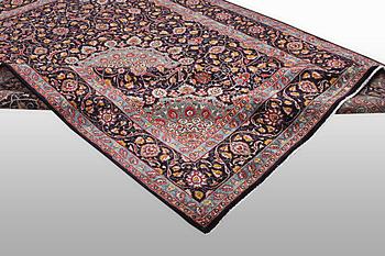 A carpet, Kashan, ca 354 x 242 cm.
