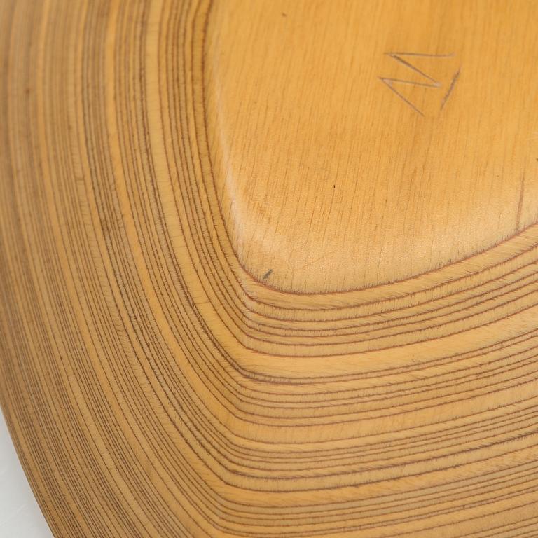 Tapio Wirkkala, vanerivati, signeerattu TW.