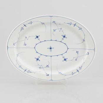 A large "Blue Fluted Plain" / "Musselmalet rifflet" serving dish, Royal Copenhagen, second part of the 19th century.