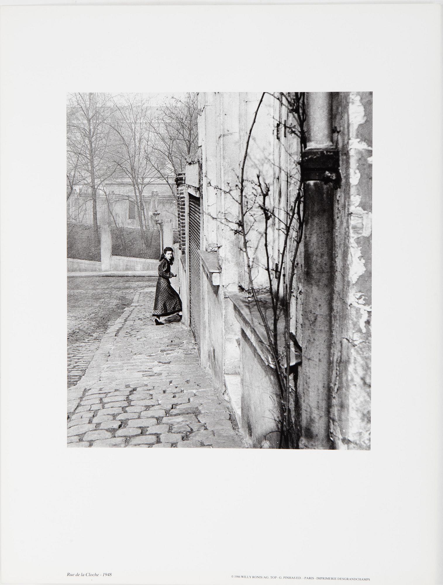 WILLY RONIS, Portfolio with 12 photographs reproduced in black and white on thick paper.  Published in 1986.