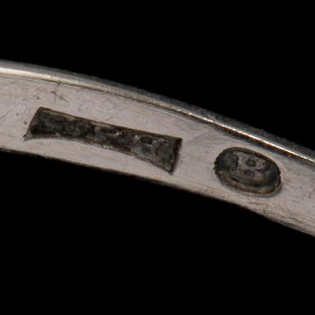 RING, 18k vitguld med 3 briljantslipade diamanter, tot 0.51 ct, Borås, 1949. Vikt 3 g.