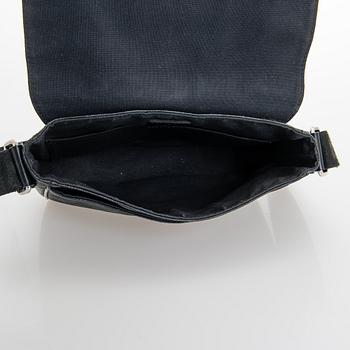 Louis Vuitton, "District PM Messenger", väska.