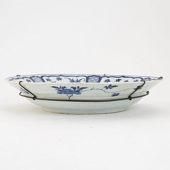 Skålfat, porslin, Kina, Kangxi-stil, 1800-tal.