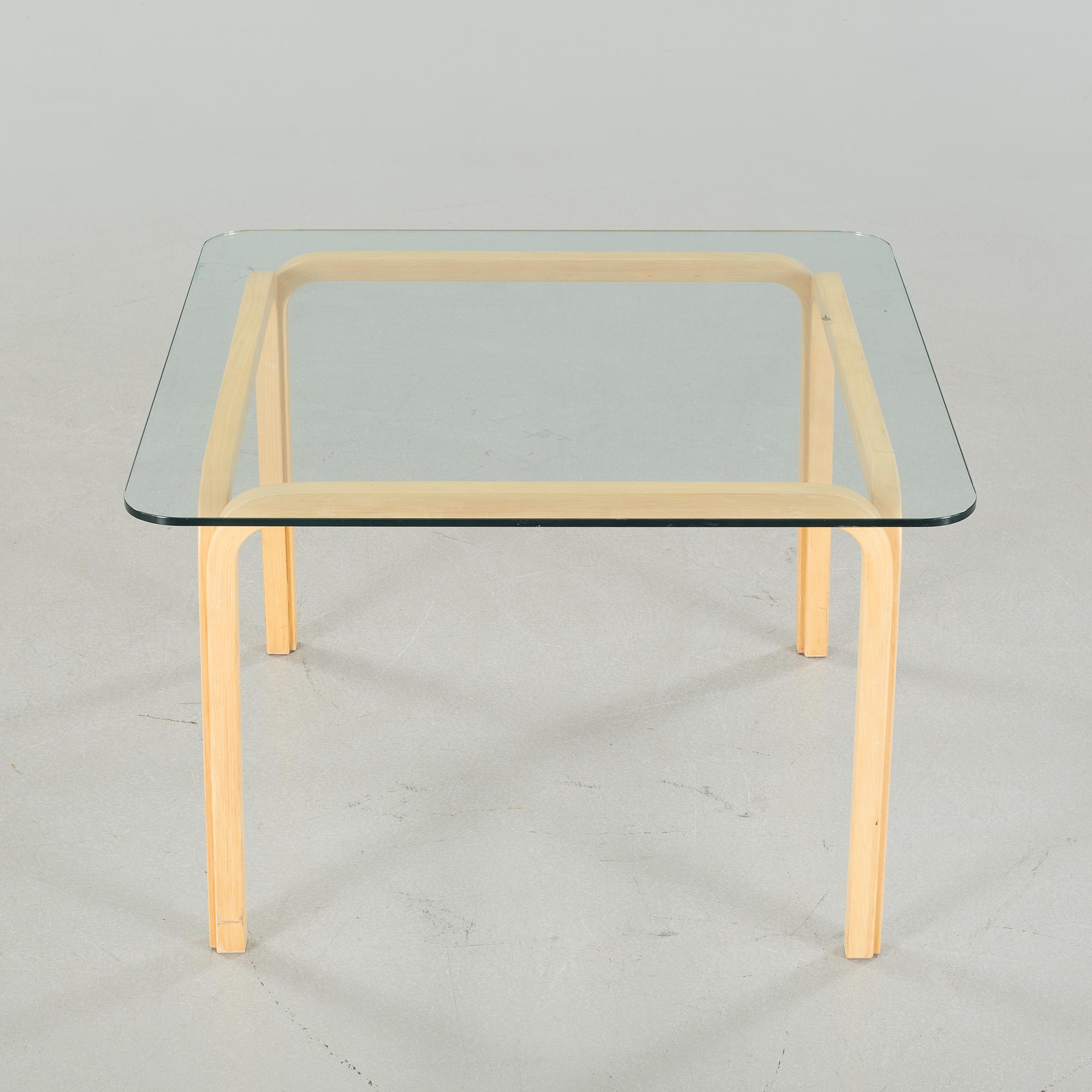 ALVAR AALTO, soffbord, "Y805B", modell formgiven 1946.