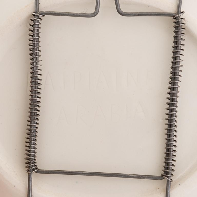 Birger Kaipiainen,  a decorative stoneware plate, signed Birger Kaipiainen, Arabia.