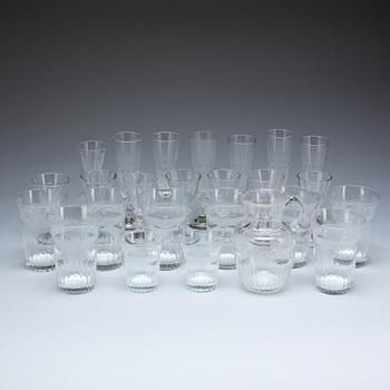 PARTI GLAS, 25 delar. 1800/1900-tal.