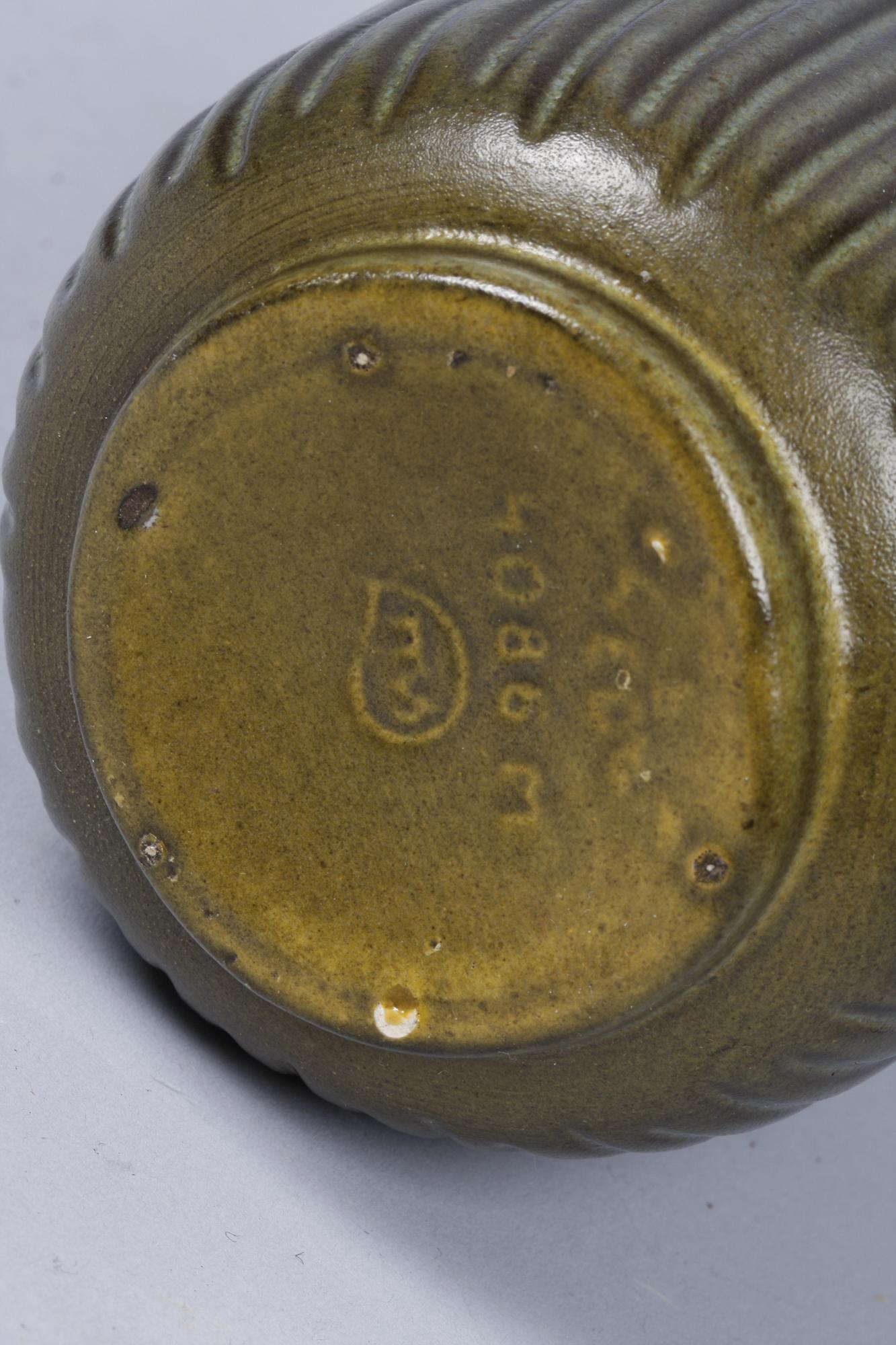 VASER, 3 st, keramik, stengods, bla Gustavsberg och Törngrens krukmakeri. 1900-talets andra hälft.