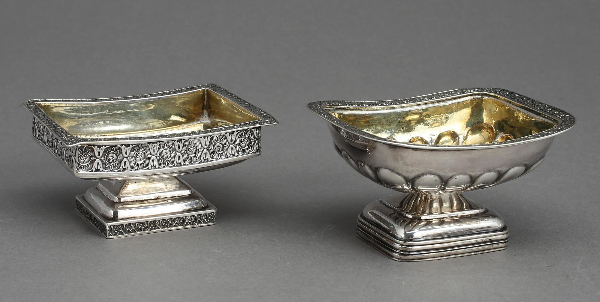 SALTKAR, 2 st. Empire, Ryssland, 1800-talets första hälft. Ett daterat 1822. Vikt ca 108 gram.