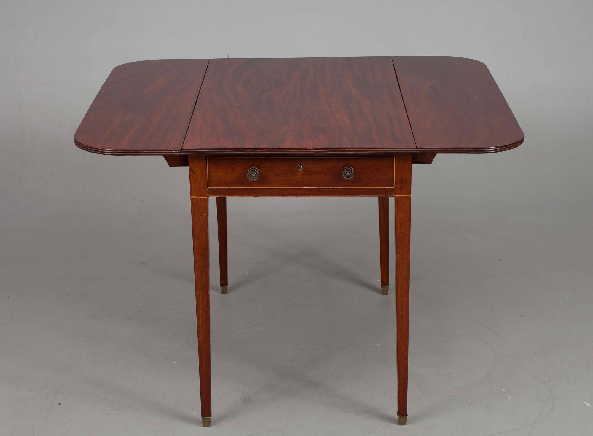 KLAFFBORD, mahogny, s.k. Pembroke table, England, 1800-talets senare hälft.