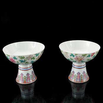 STEMCUPS, ett par, porslin 1900-tal.