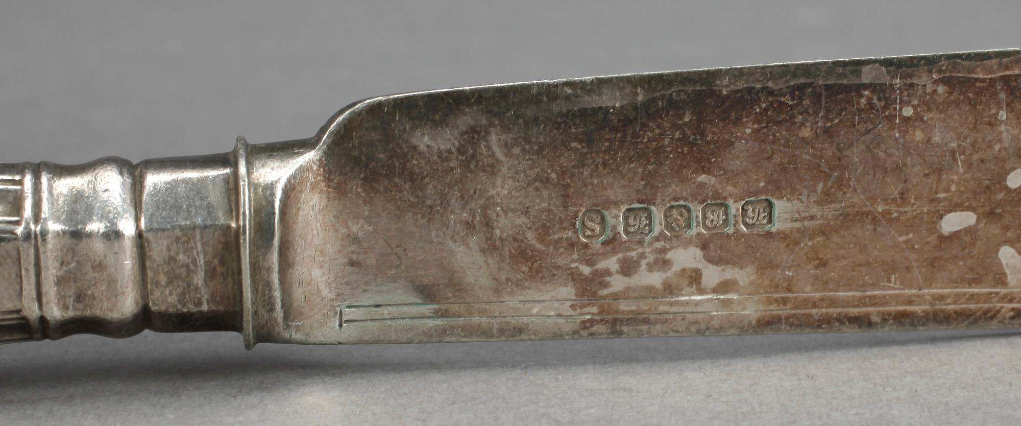 SILVERBESTICK, 12 st, trol Harrison Brothers & Howson, Sheffield, 1900-talets första hälft. Total vikt ca 699 gram.