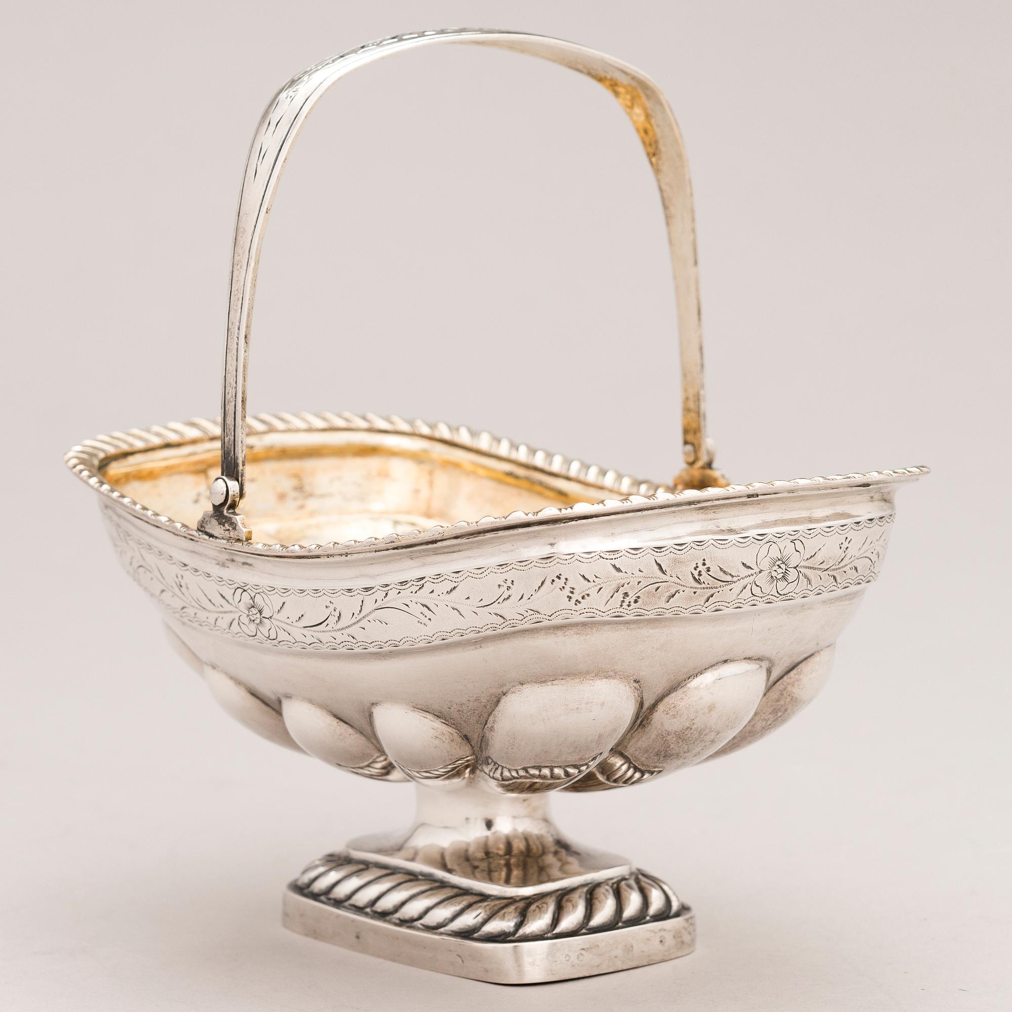 A Russian sweetmeat basket, assayer's mark of Aleksandr Yashinov (1795-1826), Saint Petersburg.