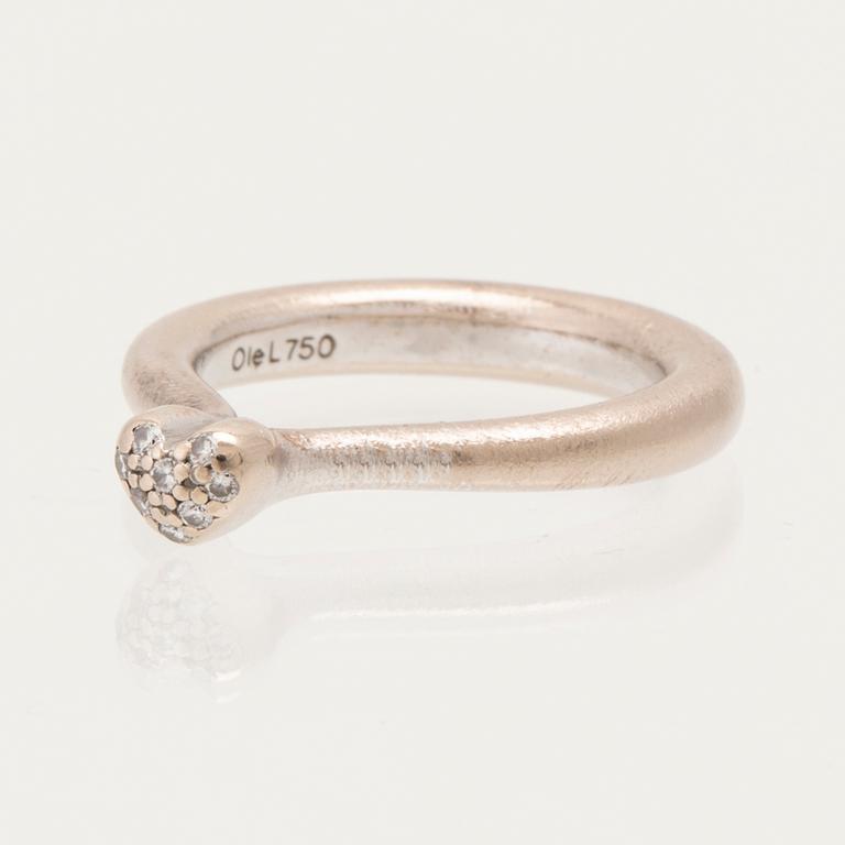 Ole Lynggaard ring "Heart" 18K vitguld med runda briljantslipade diamanter.