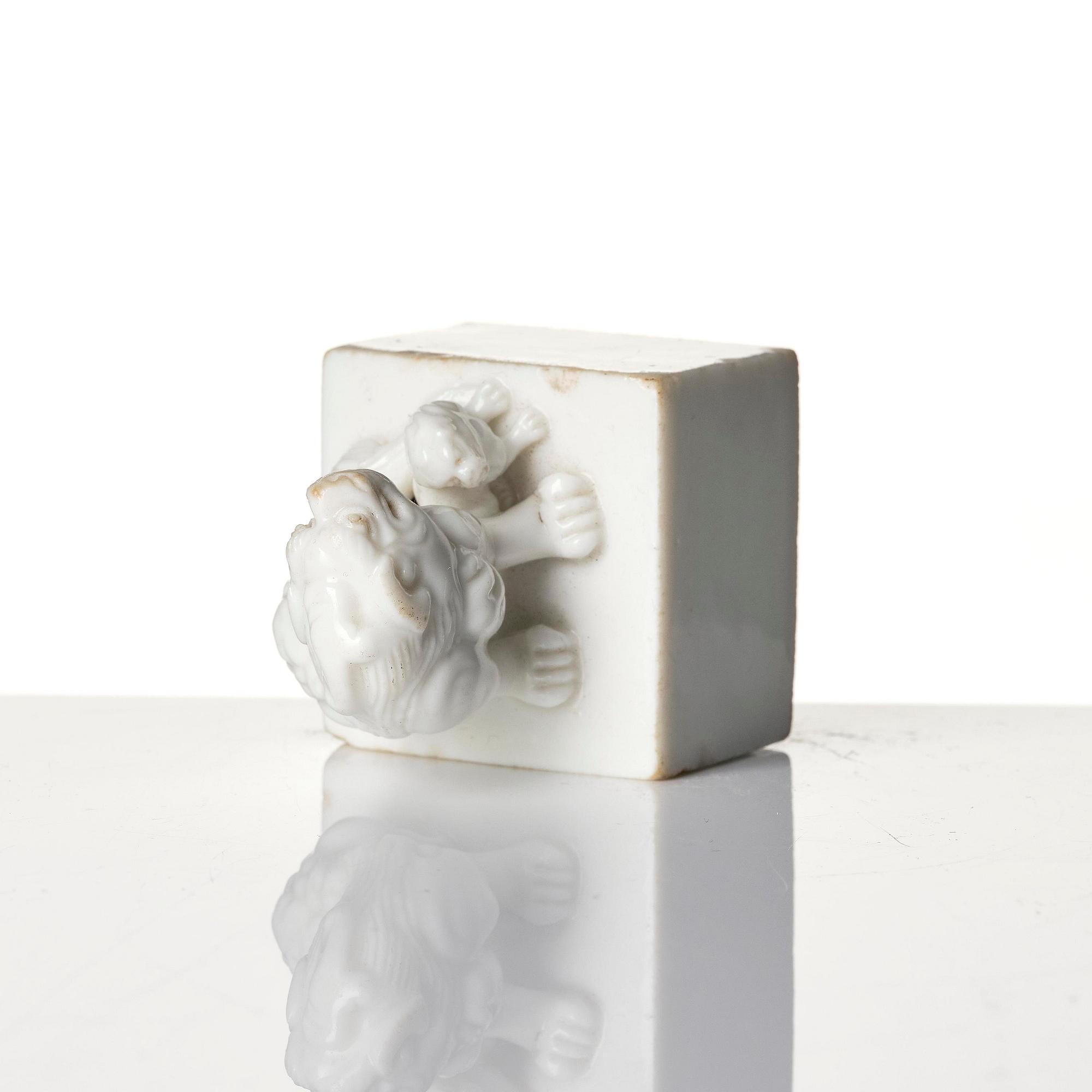 Two seal stamps, soapstone and blanc de chine. Qing dynasty 18th/19th century.