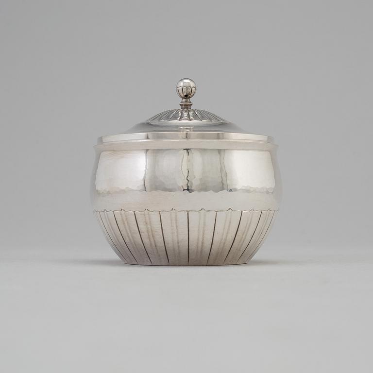 JOHAN ROHDE, Kaffeservis, 3 delar, "Cosmos", sterling silver, Georg Jensen, Köpenhamn, efter 1945.