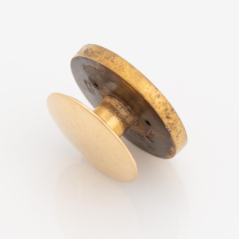 18K gold and rose cut diamond button.