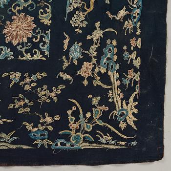 An antique embroidered Chinese cloth, Qing dynasty, 19th century, ca 167 x 164 cm.