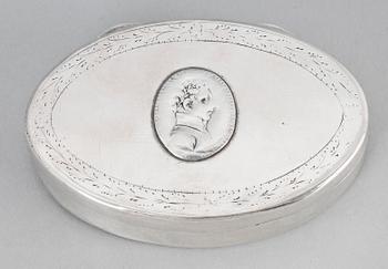 DOSA, silver, Johan Petter Hjulström Västerås 1838. Vikt ca 42 gram.