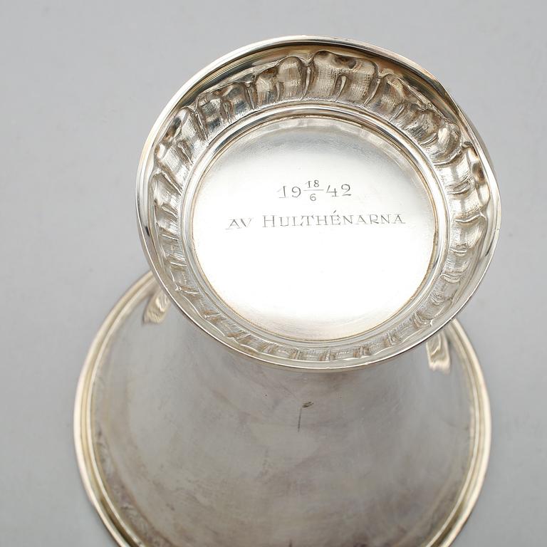 BÄGARE, 2 st, silver, CG Hallberg och GAB, Stockholm 1941 och 1939. Vikt ca 464 gram.