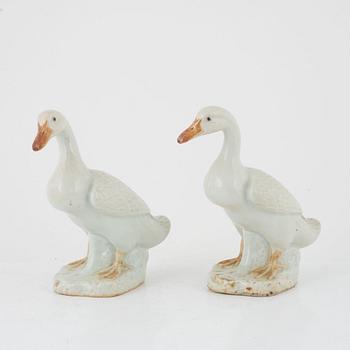 Two pairs of porcelain figurines, China, 20th century.