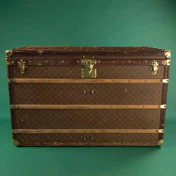 LOUIS VUITTON, a Monogram canvas trunk, late 19th/early 20th century.