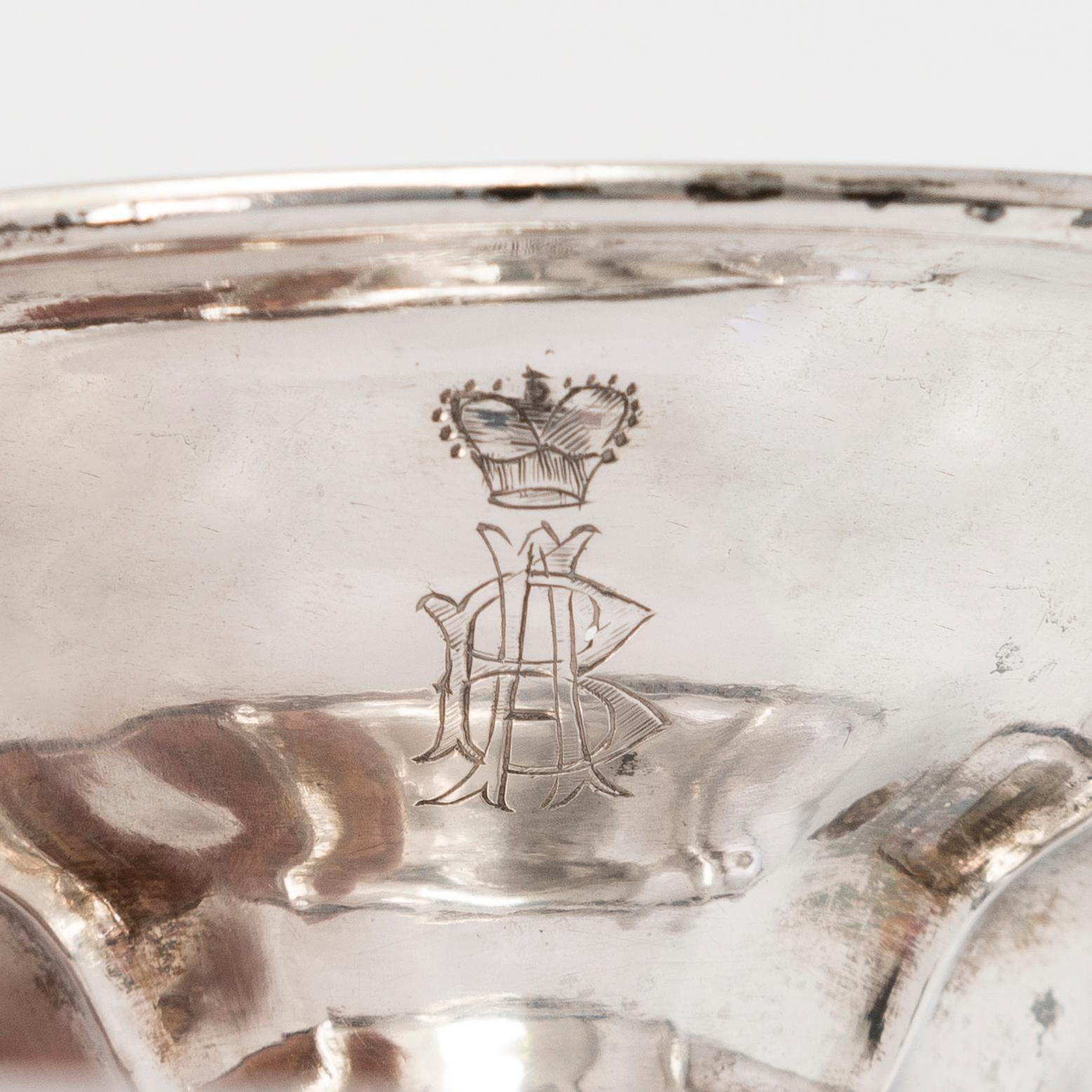 MALJOJA, 2 kpl, hopeaa, ja pikari, Wien Sheffield Kiina tms. Uushopea tarjotin, Ei huutokauppaan.