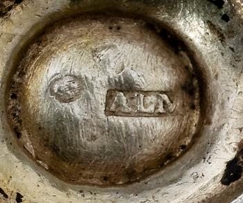 ETUI samt FRIMÄRKSVÄTARE, silver, bl.a Friedich Silber, Karlskrona, 1700 resp 1800-tal. Ca 98g.