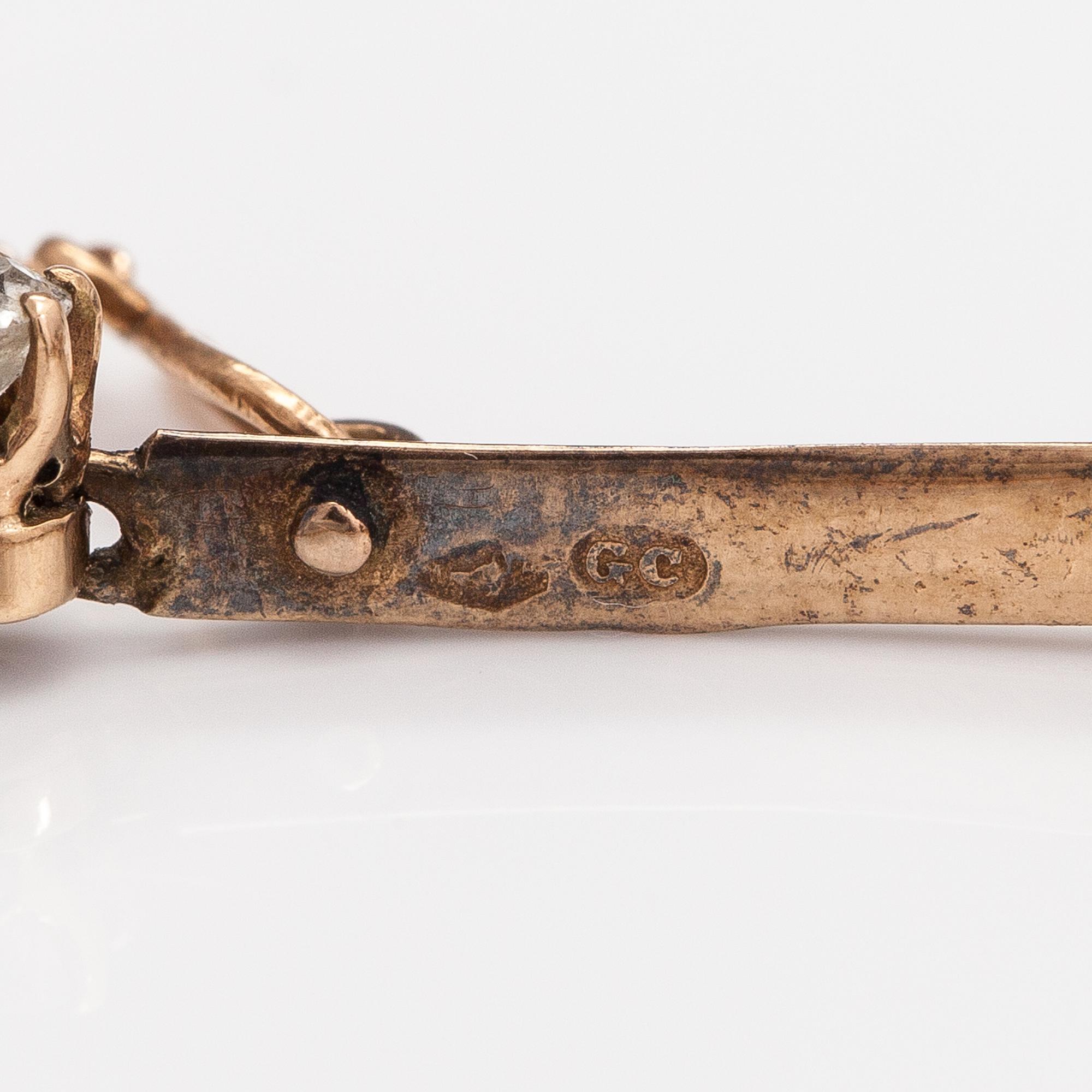 An 14K gold collier with old-cut diamonds ca. 1.90 ct in tot and pearls. Austria-Hungary, turn of the 20th century.