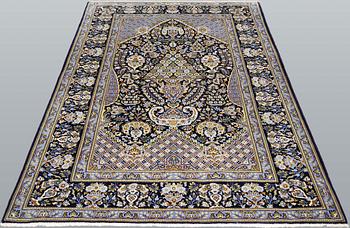 A Kashan rug, ca 206 x 143 cm.