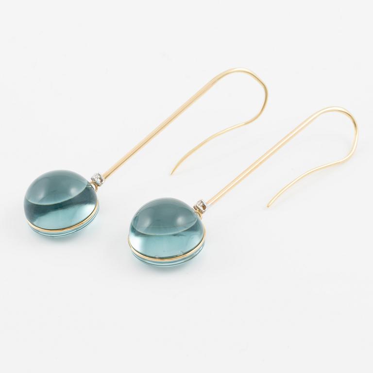 Earrings, 18K gold with blue quartz and brilliant-cut diamonds.