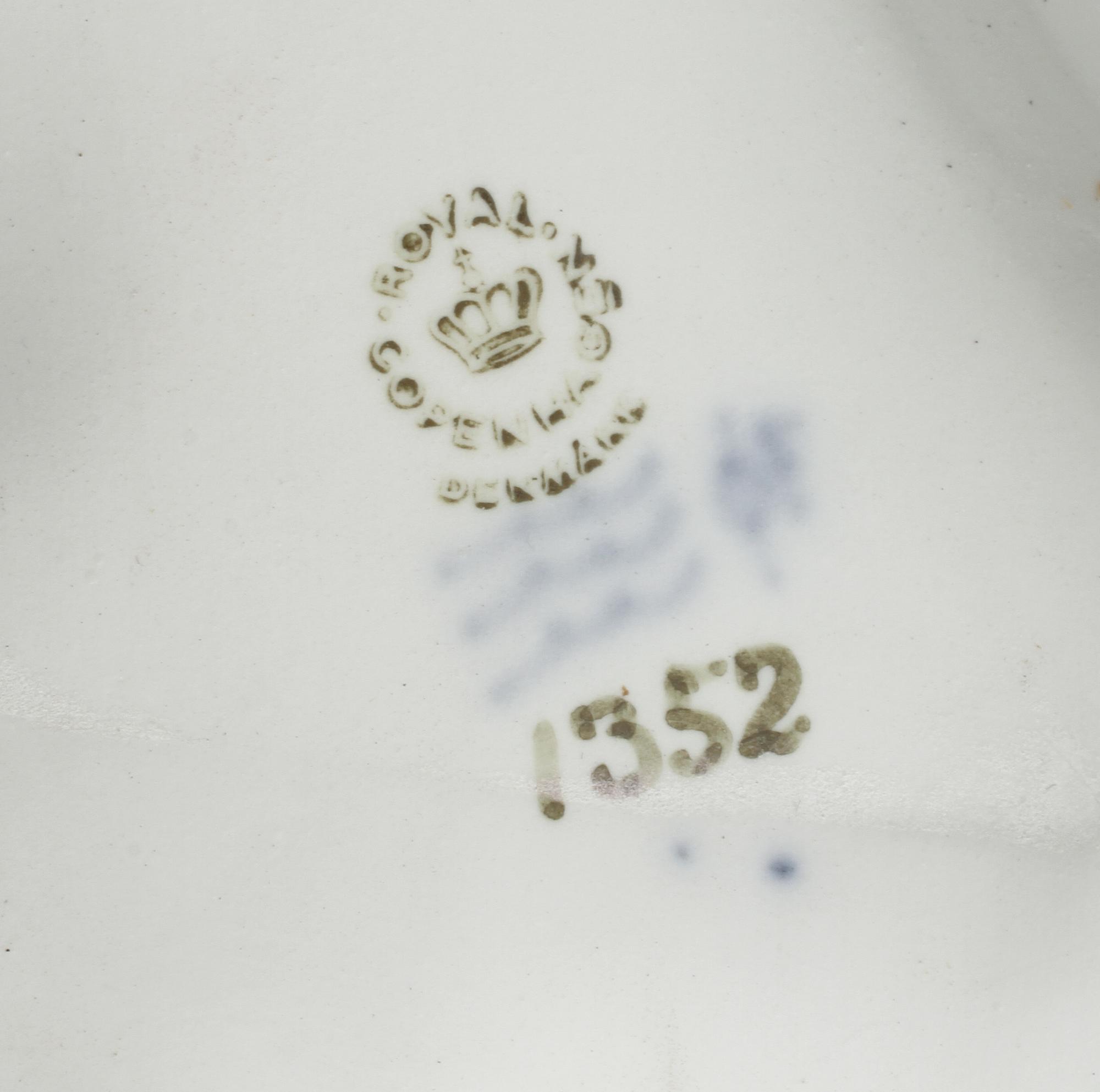 FIGURIN, porslin, Royal Copenhagen, numrerad 1352, 1900-talets andra hälft.