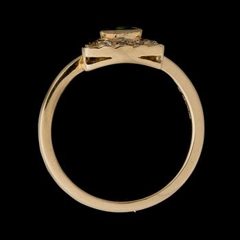 RING, tsavorit, briljantslipade diamanter, 18K guld. Finska importstämplar 2008.