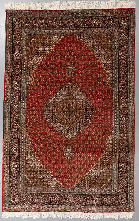 A carpet, Tabriz, part silk, 40-50 Radj, ca 300 x 195 cm.