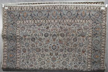 MATTA, old Keshan. Ca 394 x 295 cm.