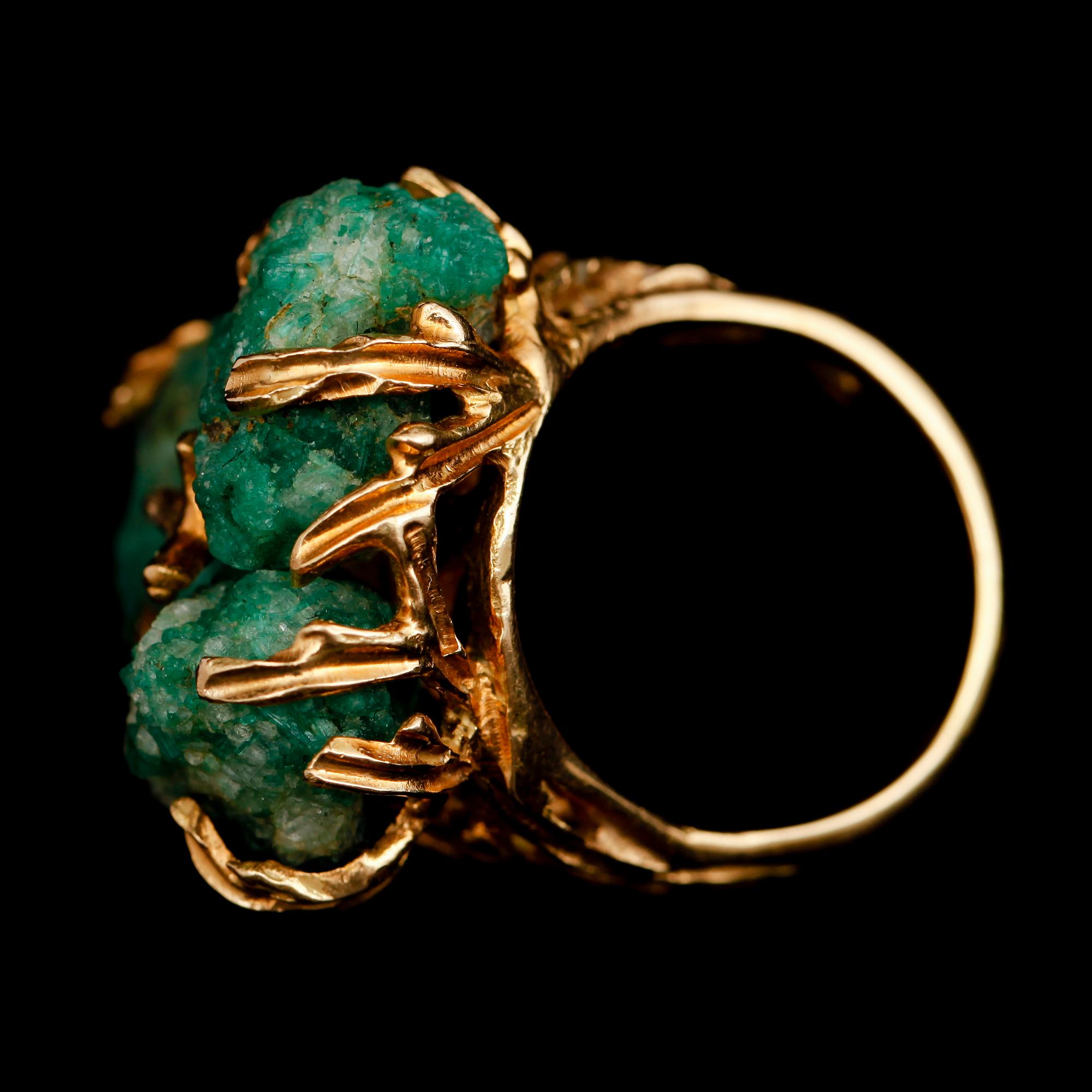 RING, 18 k guld, med smaragder. Total vikt 20 g.