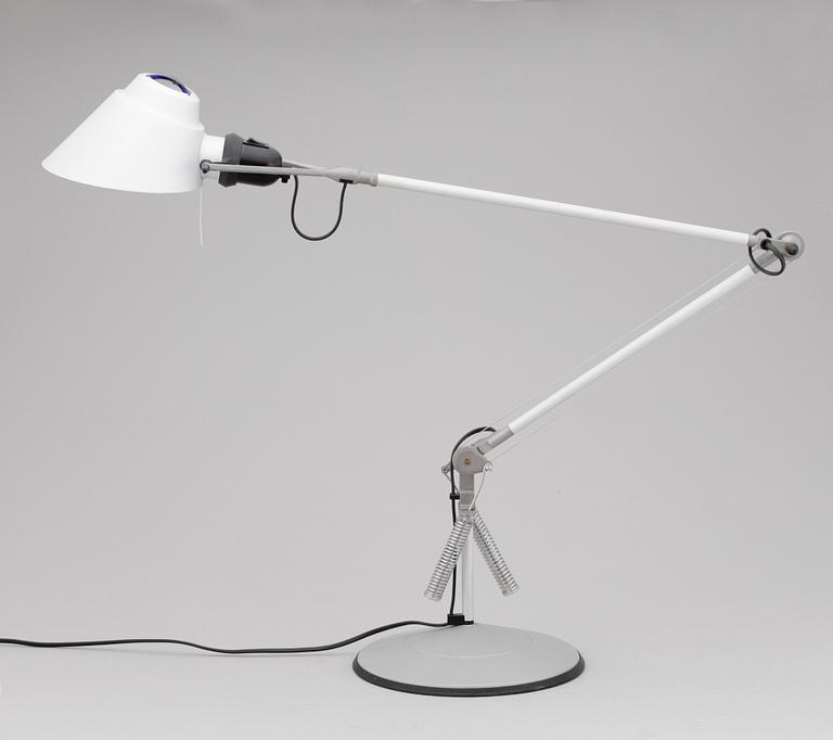 SKRIVBORDSLAMPA, "Tangram", Walter Monici, Artemide, Italien.