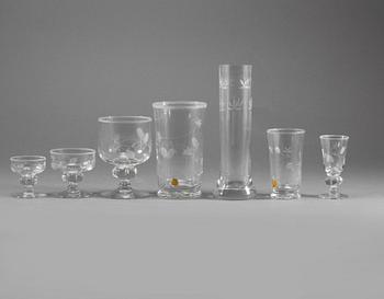 GLASSERVIS, 64 delar, 1900-talets andra hälft.