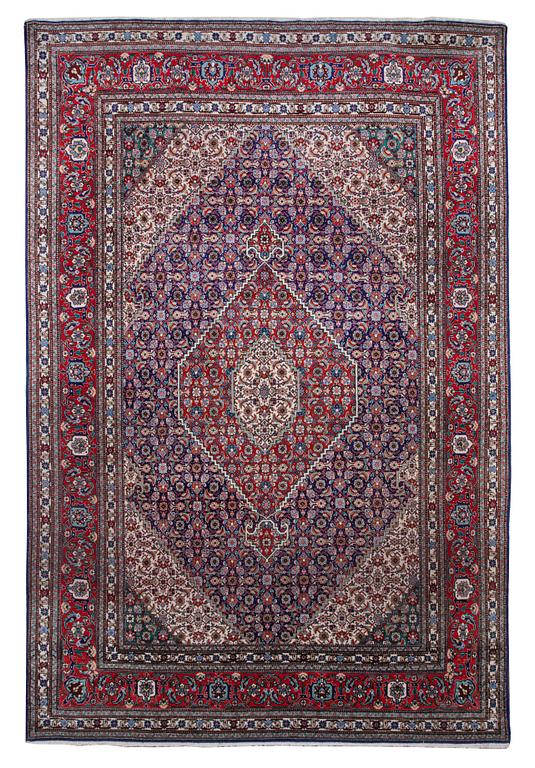 A carpet, Tabriz, ca 295 x 190 cm.