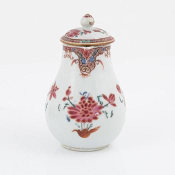 Kopp med fat samt kanna, porslin, Kina, 1700-tal.