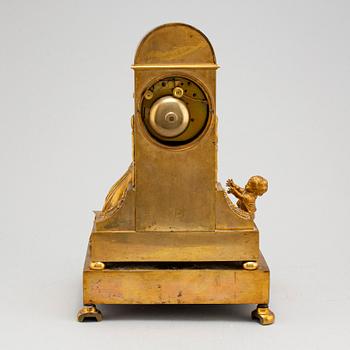 BORDSPENDYL, av Per Henrik Beurling (urmakare i Stockholm 1783 -1806 (1830), empire.