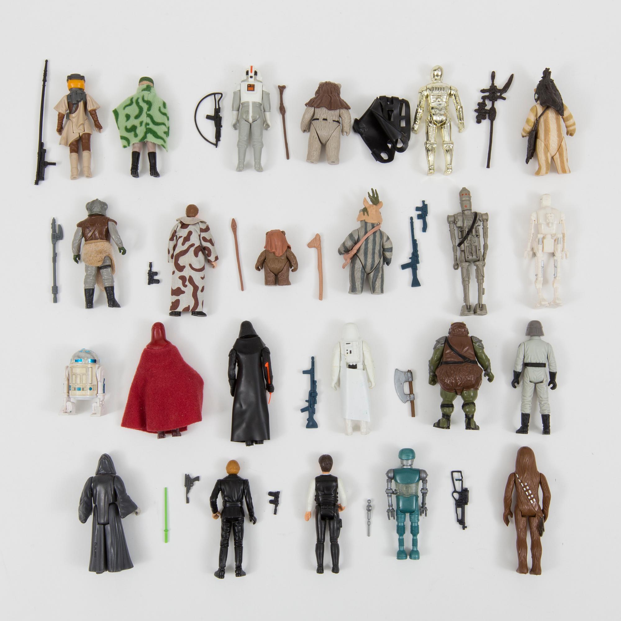 A lot of 27 Star Wars action figures and vehicles by Kenner 1970/80s.