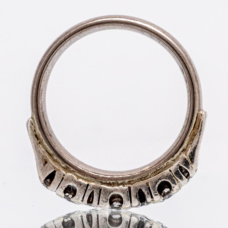 Ring 18K whitegold 3 larger and 8 smaller diamonds approx 0,5 ct, size 53,5.