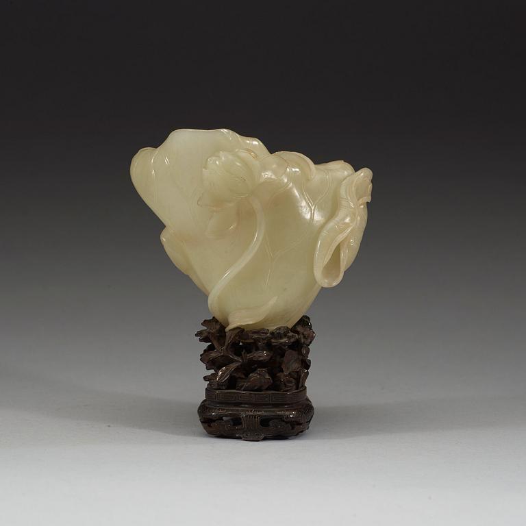 A nephrite brush washer, on a hardwood stand with silver inlay, Qing dynasty (1644-1912).