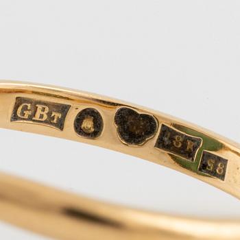 Ring, 18K guld med cabochonslipad grön sten.