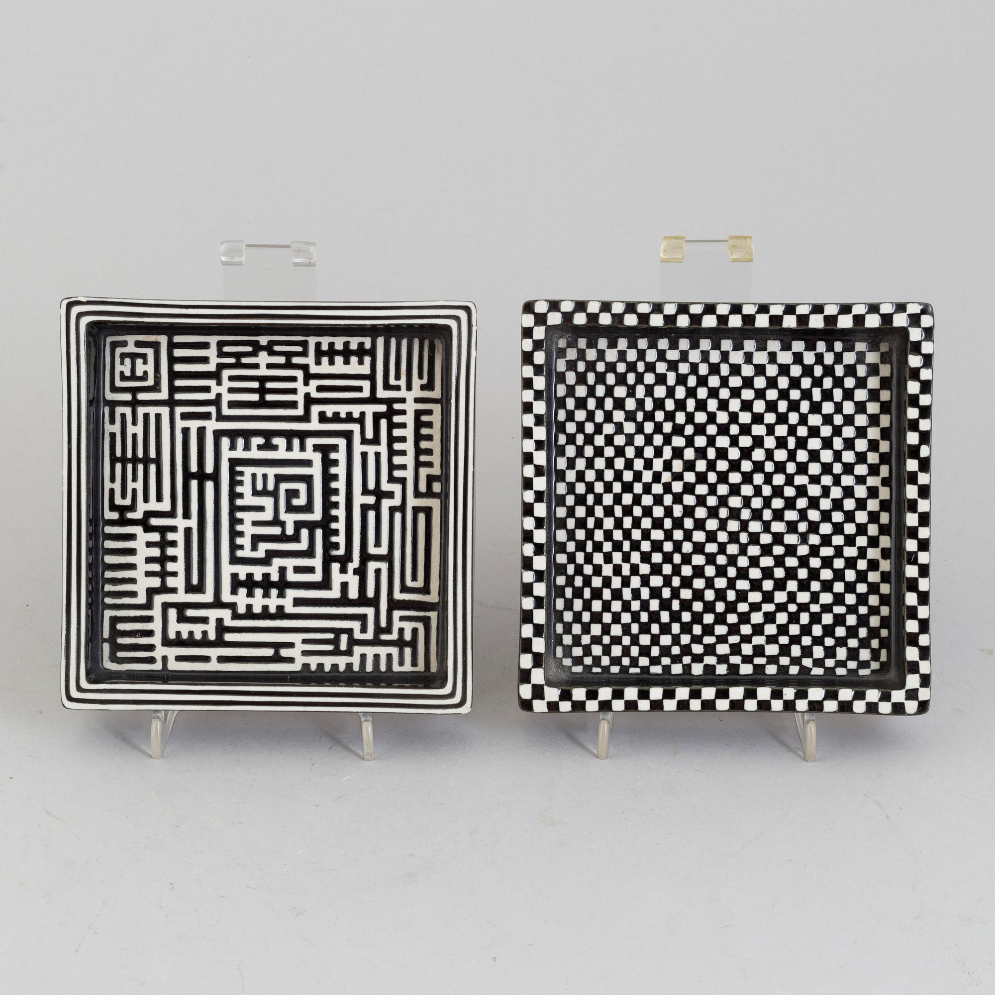 STIG LINDBERG, fat, 2 stycken, "Domino", Gustavsberg, 1900-talets andra hälft.