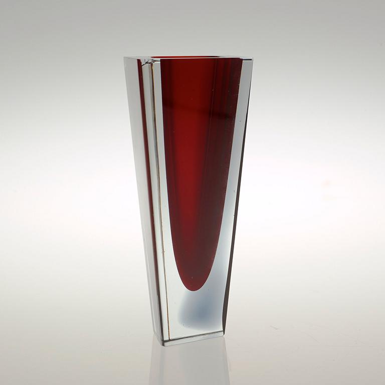 A Kaj Franck 'Prism' glass vase, Nuutajärvi, Notsjö, Finland 1959.