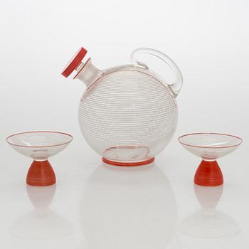 Karahvi, sekä kaksi lasia, Keski-Eurooppa 1900-luvun puoliväli.